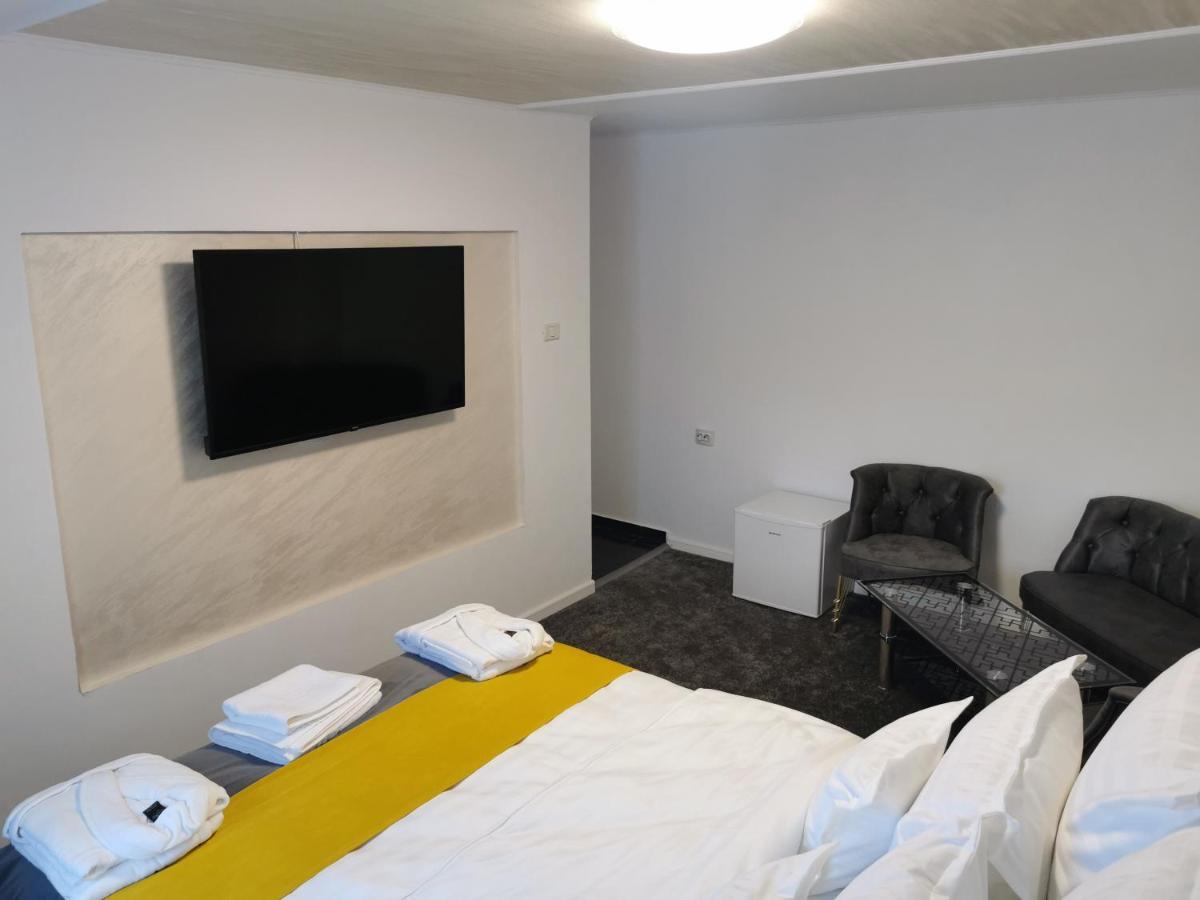 Casa Davison Apartment Targu Jiu Bagian luar foto