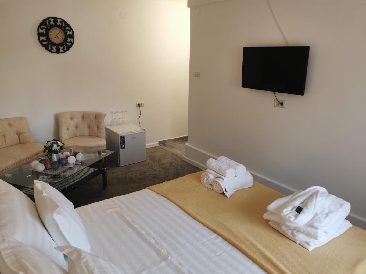 Casa Davison Apartment Targu Jiu Bagian luar foto