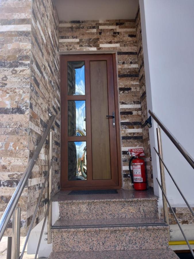 Casa Davison Apartment Targu Jiu Bagian luar foto