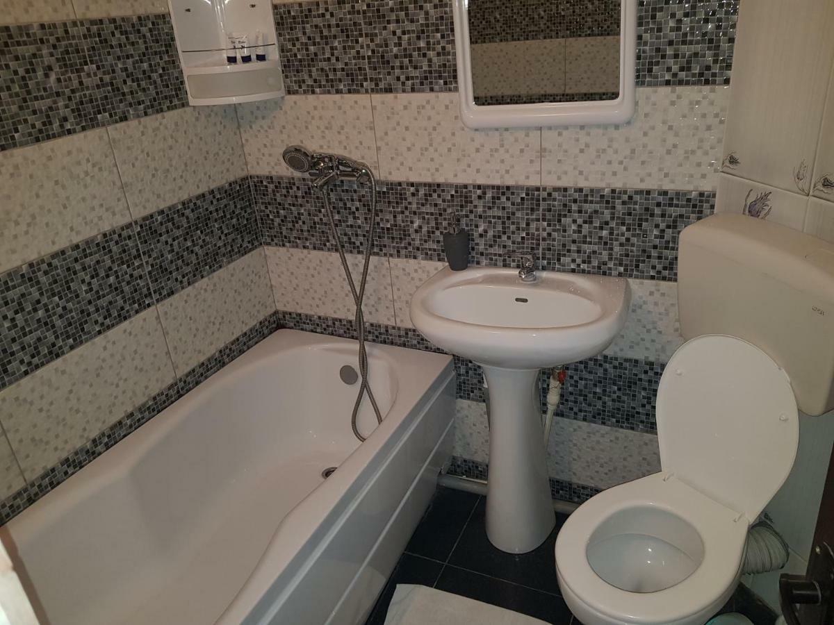 Casa Davison Apartment Targu Jiu Bagian luar foto