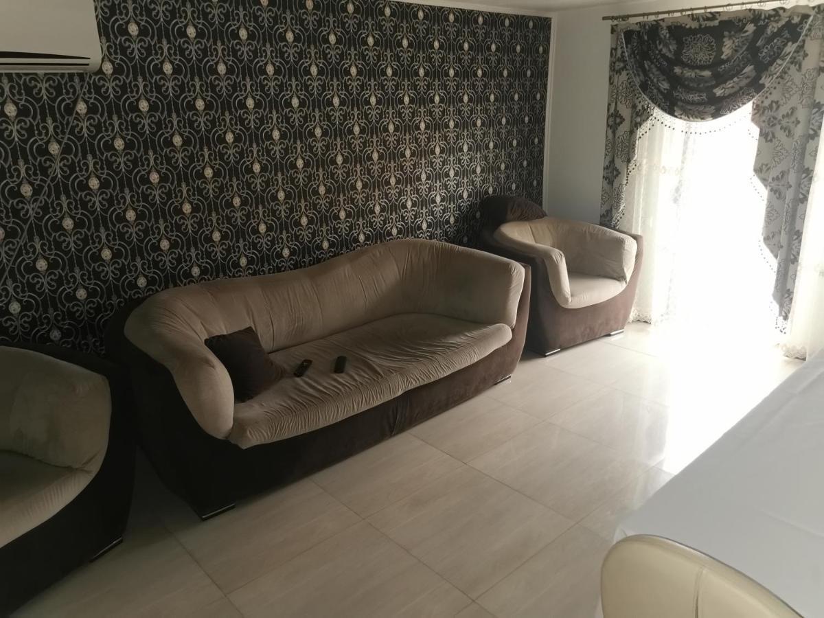 Casa Davison Apartment Targu Jiu Bagian luar foto