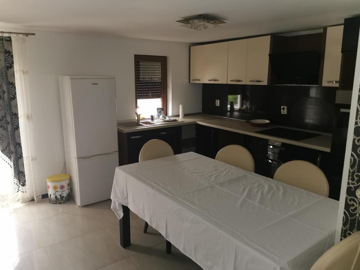 Casa Davison Apartment Targu Jiu Bagian luar foto
